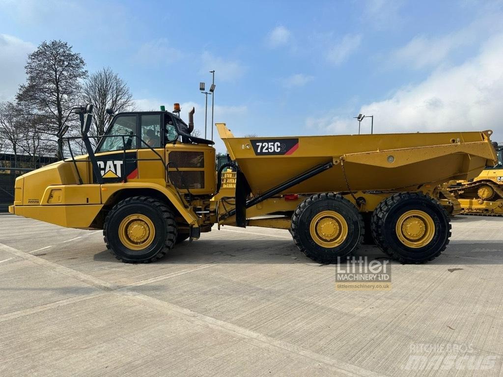CAT 725C2 Дъмпери/моторни превозни средства