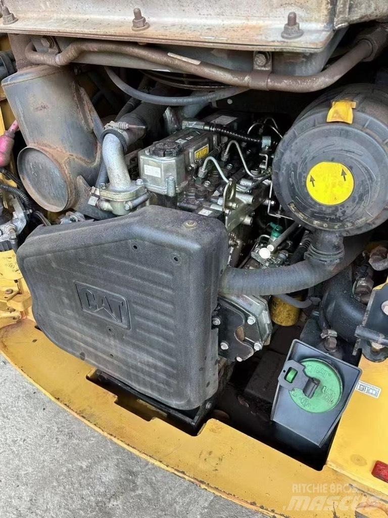 CAT 246 C Мини товарачи
