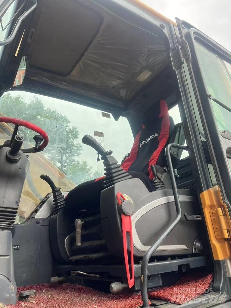 Hyundai R210W-9 Колесни екскаватори