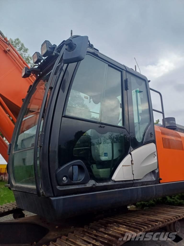 Hitachi ZX350 Колесни товарачи