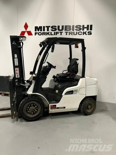 Mitsubishi FD25N3 Дизелови камиони
