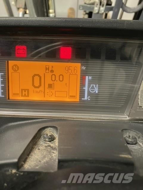 Mitsubishi FD25N3 Дизелови камиони