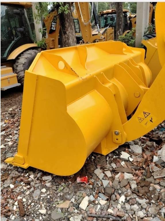 Komatsu WA 320-5 Колесни товарачи