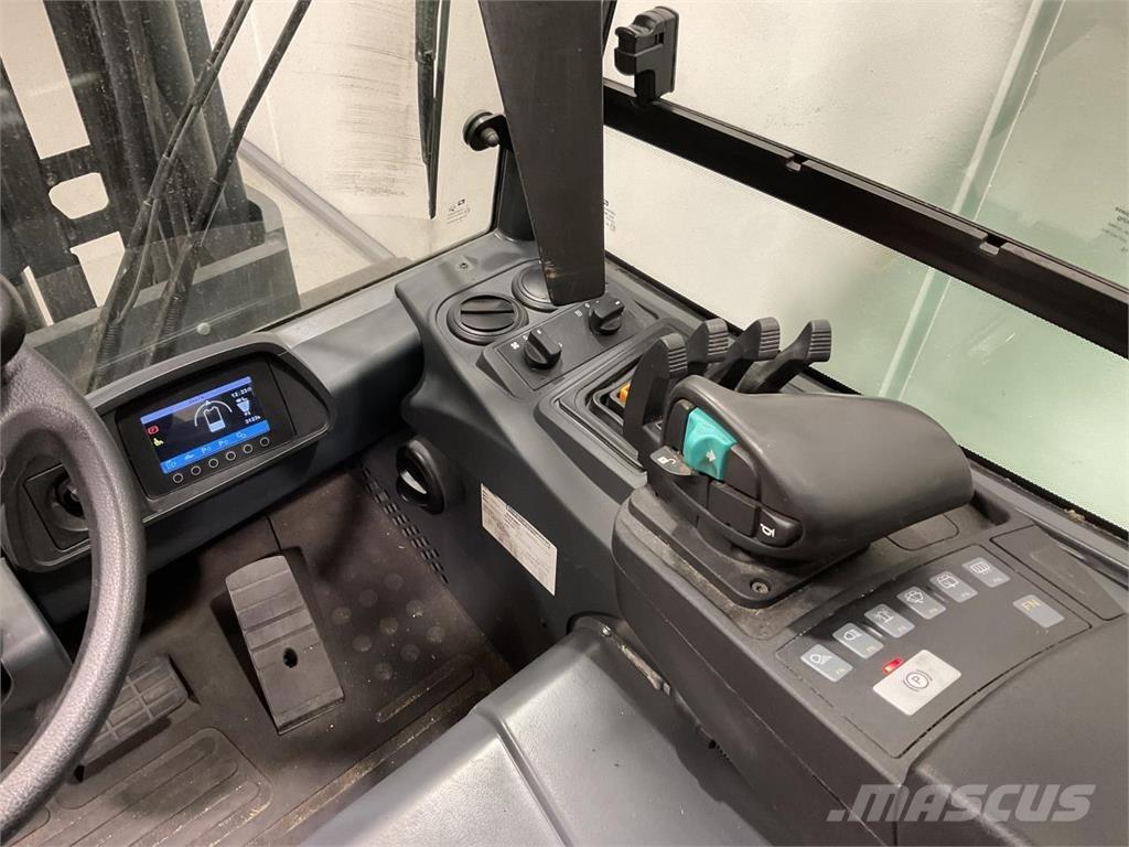 Mitsubishi FB40S-2 Електрически вилични кари-повдигачи