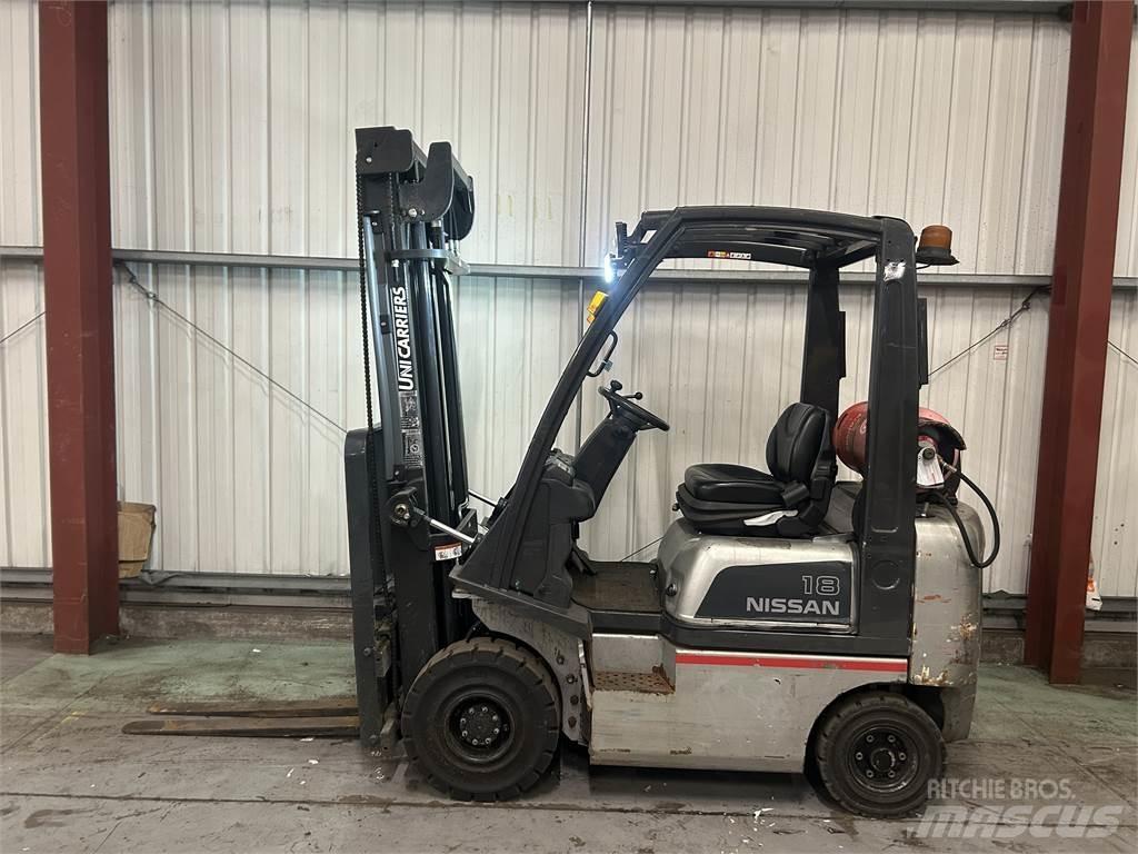Nissan P1D1A18LQ Камиони с АГУ