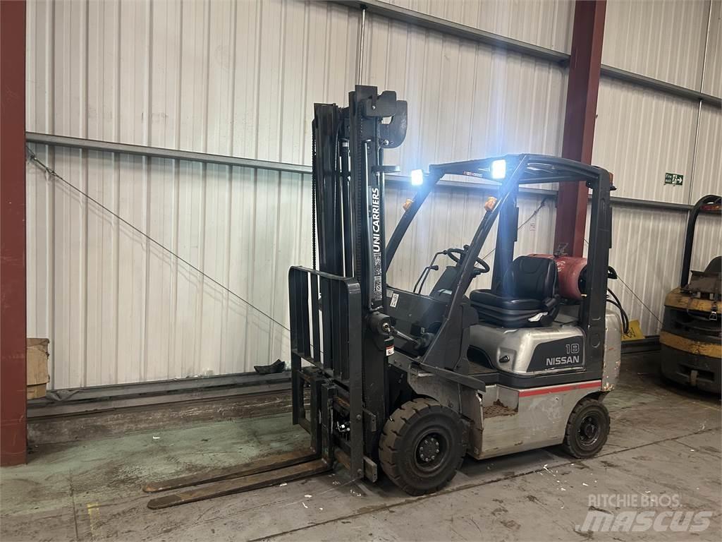 Nissan P1D1A18LQ Камиони с АГУ