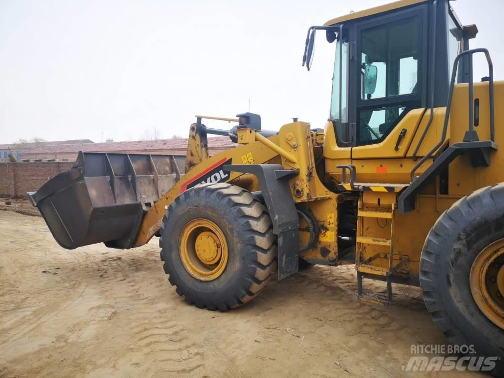 LOVOL FL956H Товарач със заден ексватор