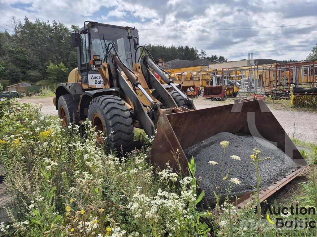 CASE 621 D Колесни товарачи