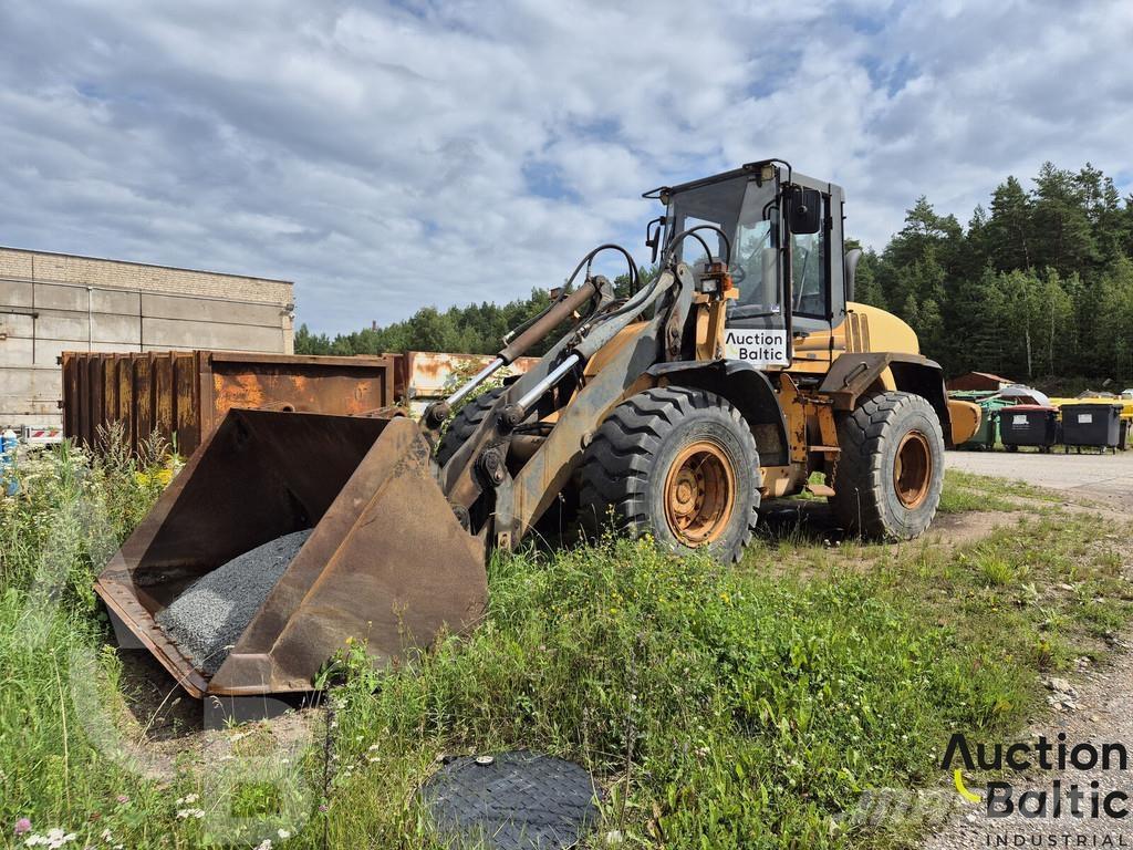 CASE 621 D Колесни товарачи