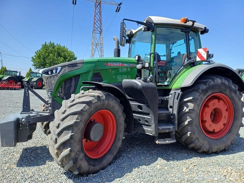 Fendt 933 Vario Трактори