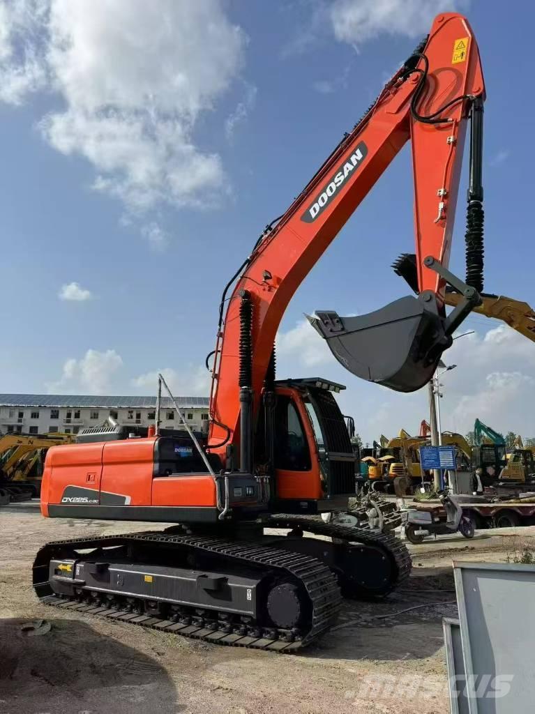 Doosan 225 LCA Верижен екскаватор