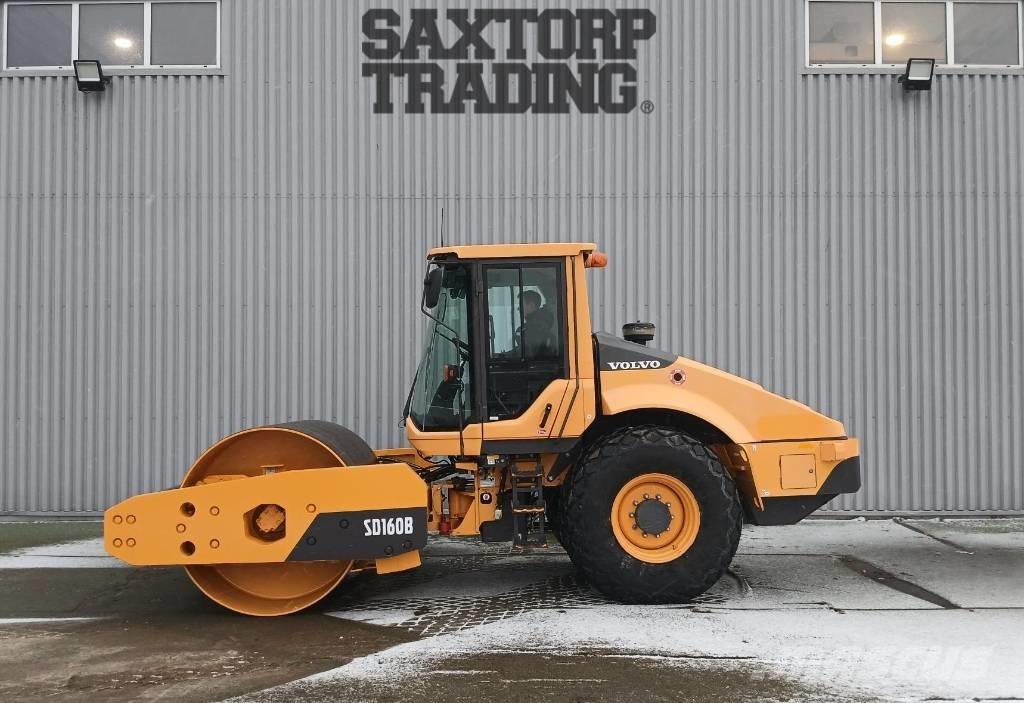 Volvo SD160 B, Vält Пневматични гумени  ролки
