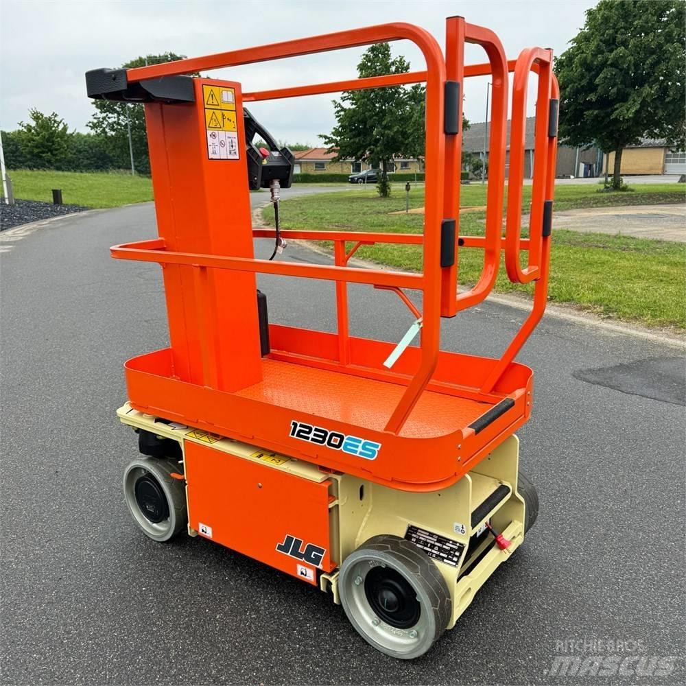 JLG 1230 ES Вертикални мачтови повдигачи
