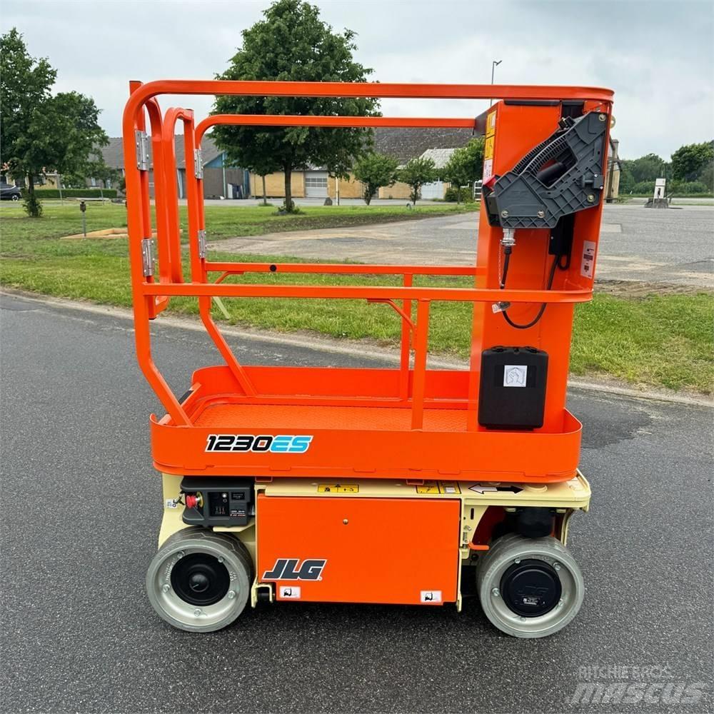 JLG 1230 ES Вертикални мачтови повдигачи
