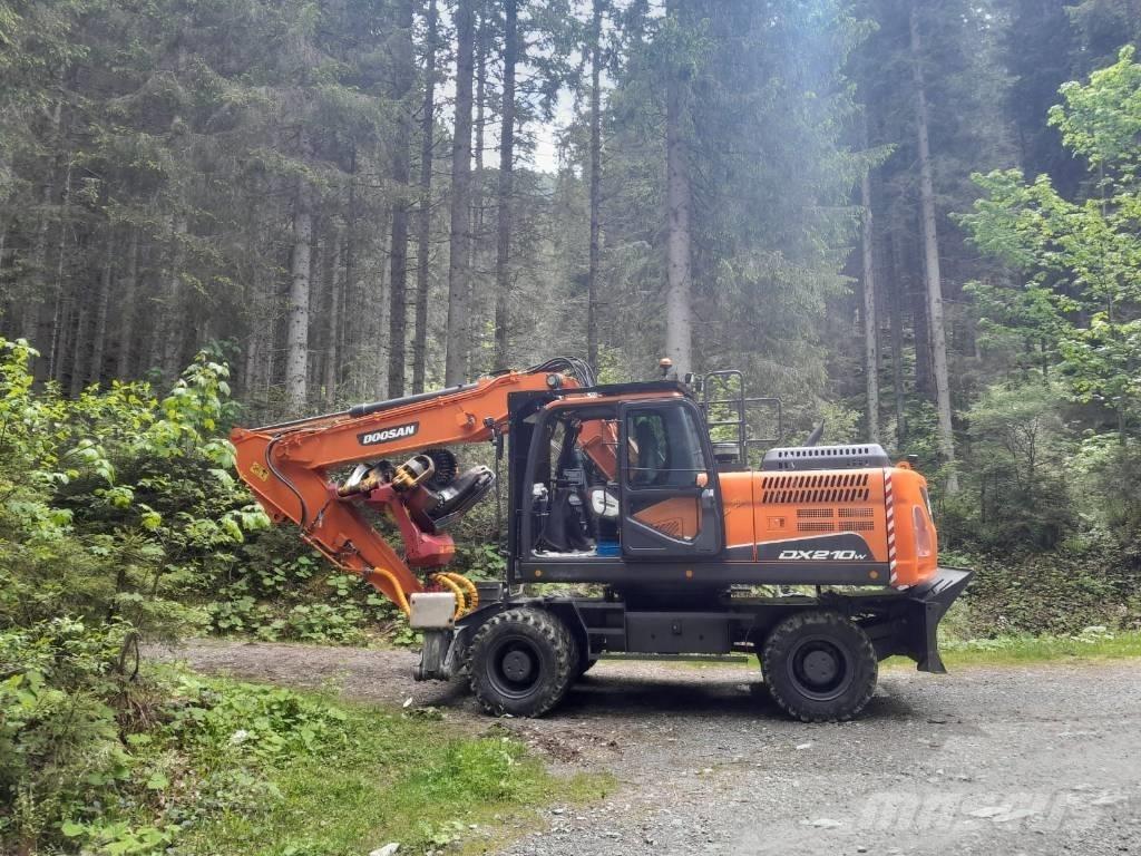 Doosan DX 210 W Екскаватори