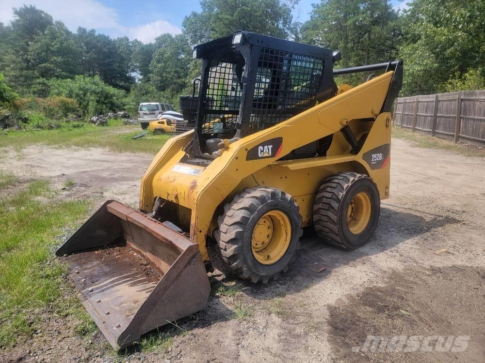 CAT 252 B 3 Мини товарачи
