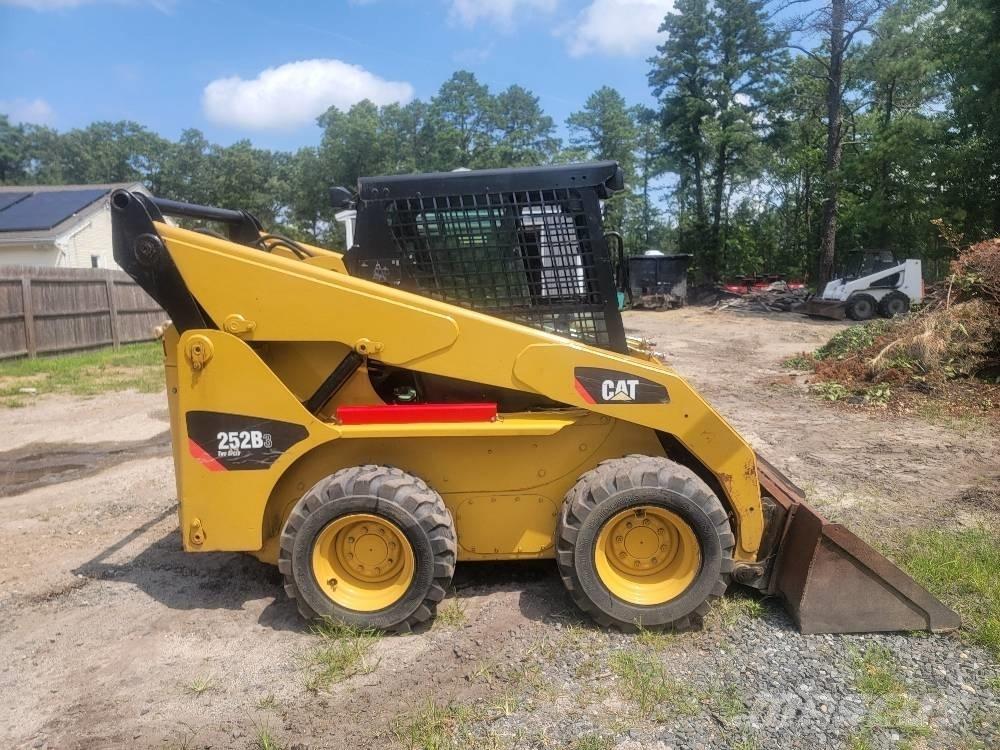 CAT 252 B 3 Мини товарачи
