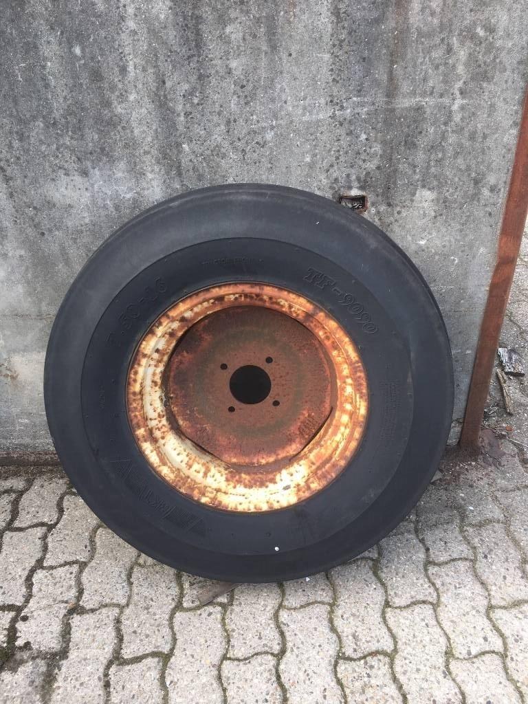 BKT 7.50 R 16 + velg Колелета/Гуми