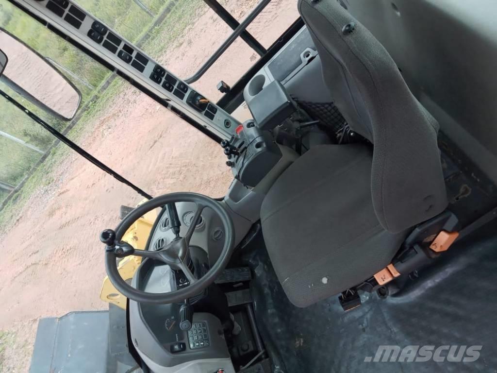 Volvo L90F Колесни товарачи