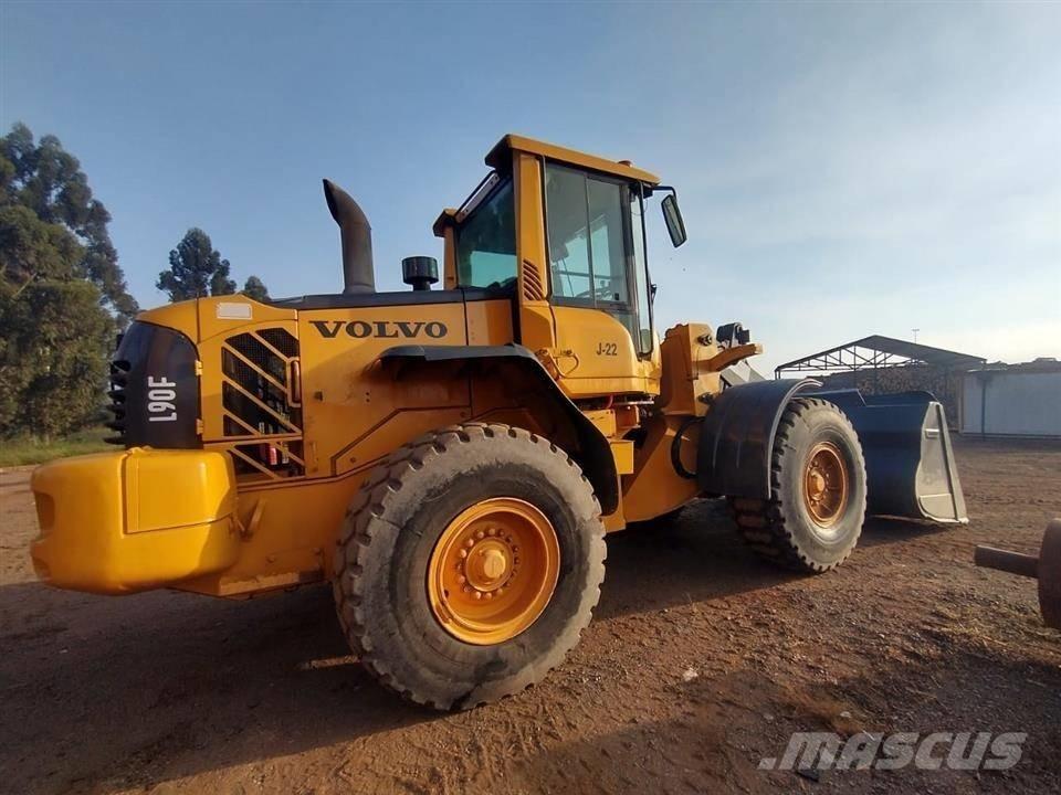 Volvo L90F Колесни товарачи