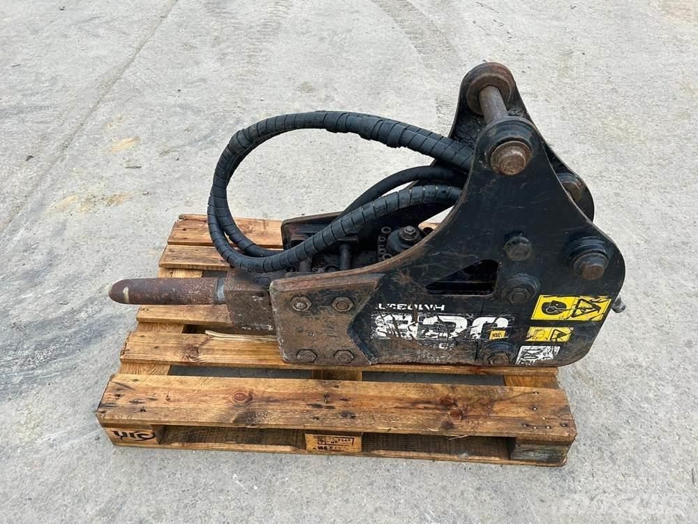 JCB HM033T Товарач със заден ексватор