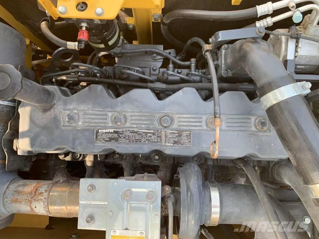 Komatsu PC 220-8 Средни екскаватори 7т - 12т