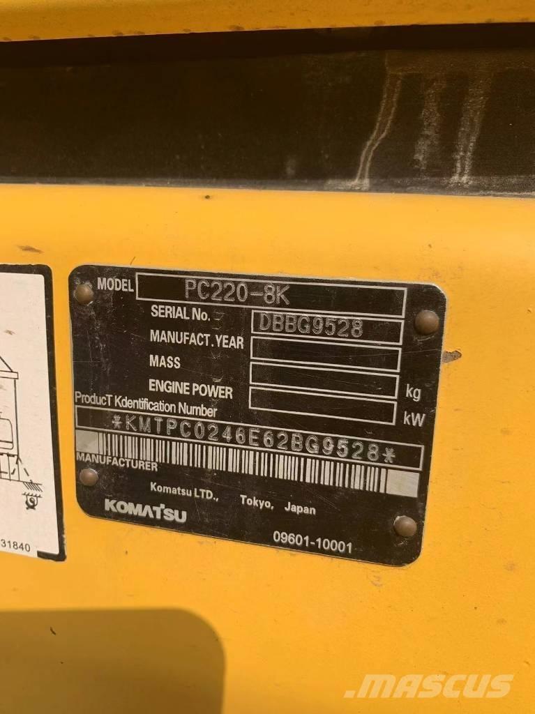 Komatsu PC 220-8 Средни екскаватори 7т - 12т