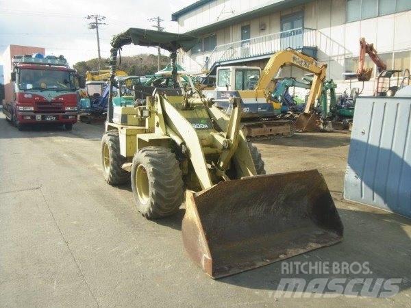 Mitsubishi WS300A Колесни товарачи