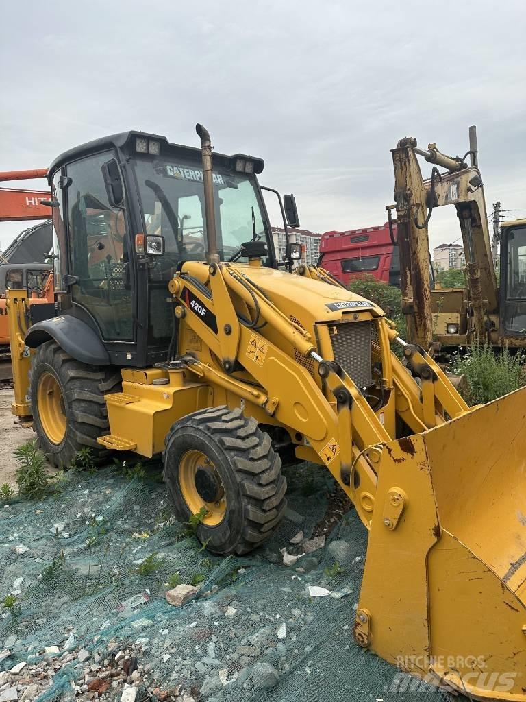 CAT 420 F Товарач със заден ексватор