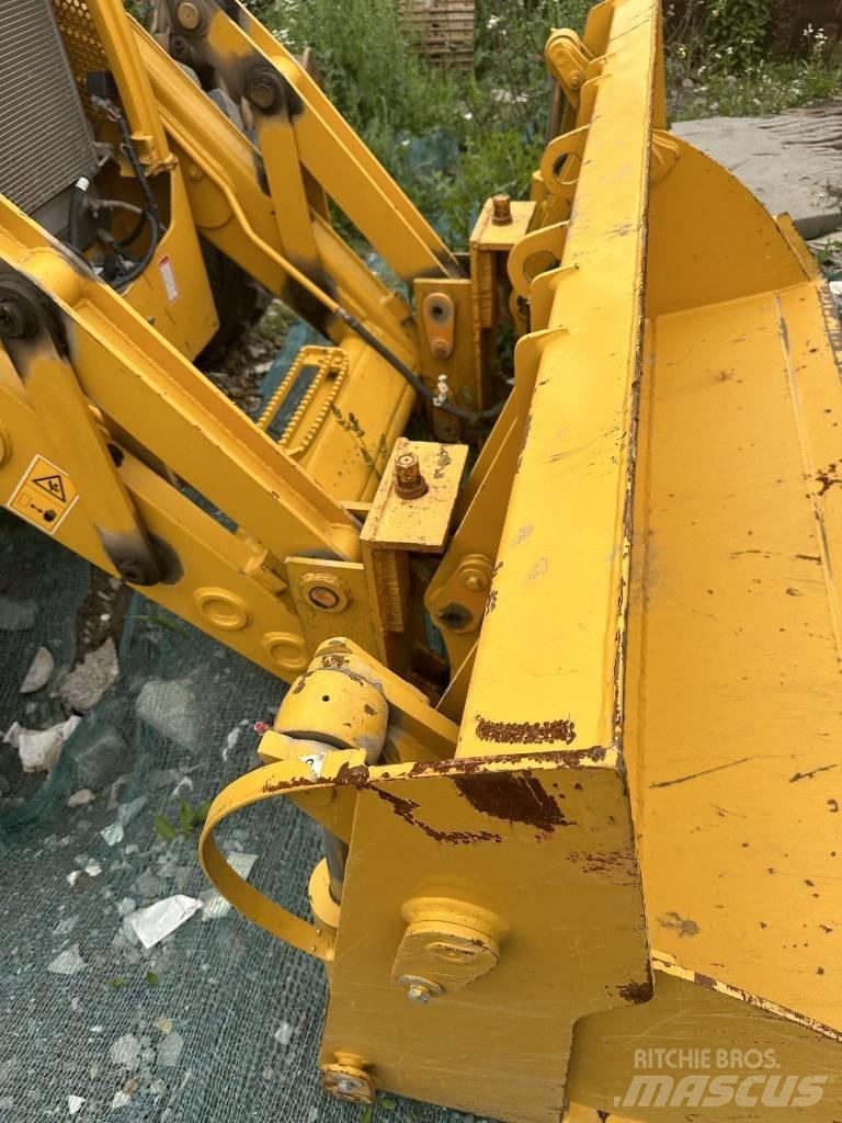 CAT 420 F Товарач със заден ексватор