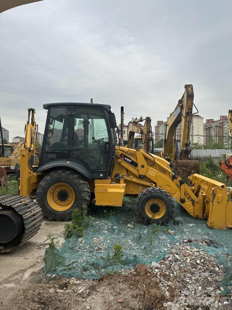 CAT 420 F Товарач със заден ексватор