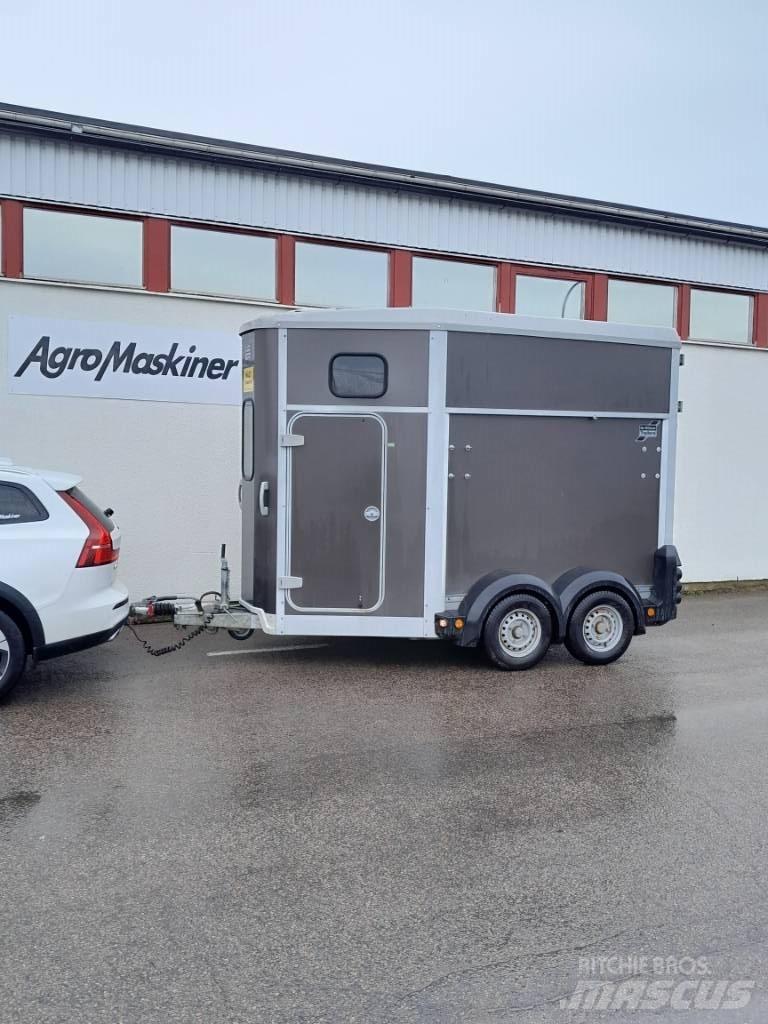 Ifor Williams HB 506 Ремаркета за превоз на животни