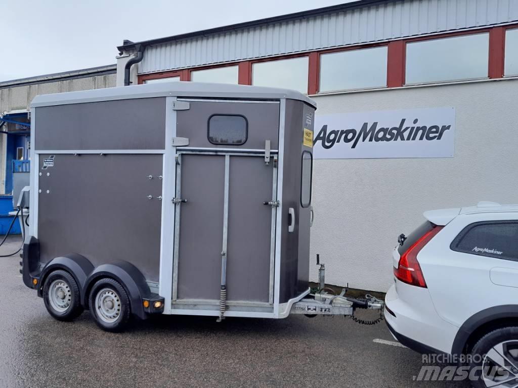 Ifor Williams HB 506 Ремаркета за превоз на животни