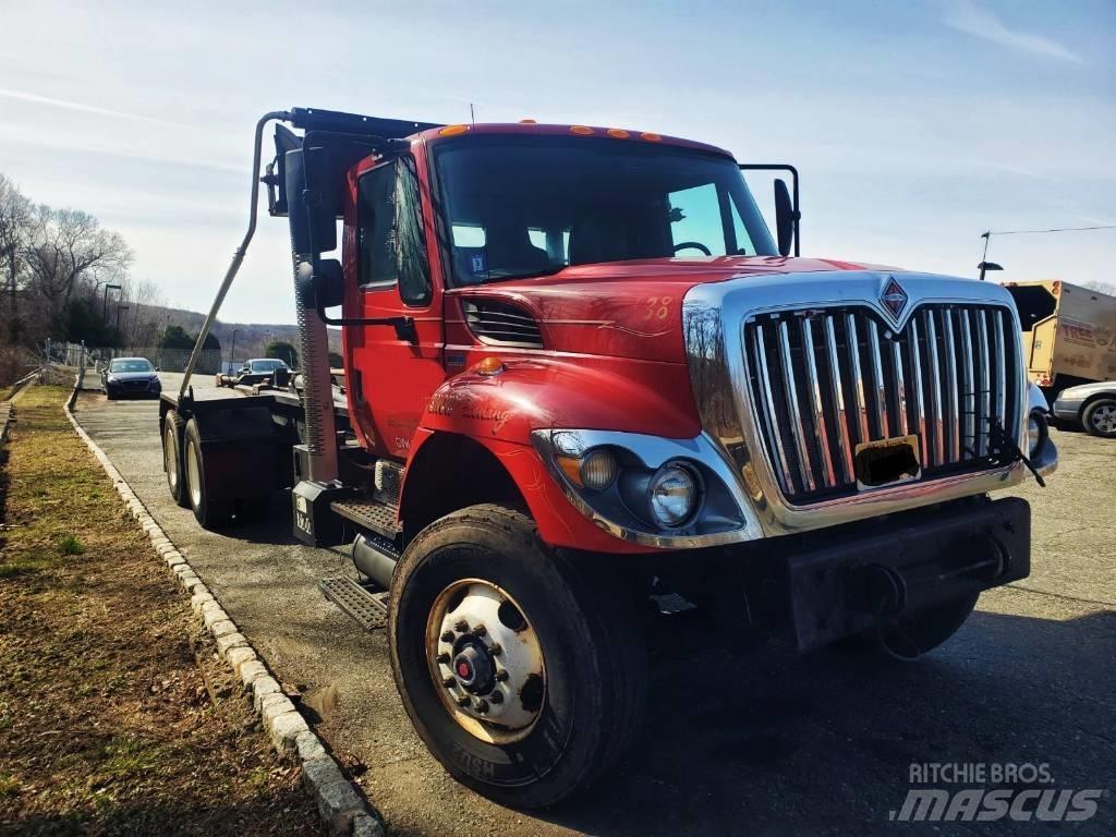 International WS7400 Камиони с кран с кука