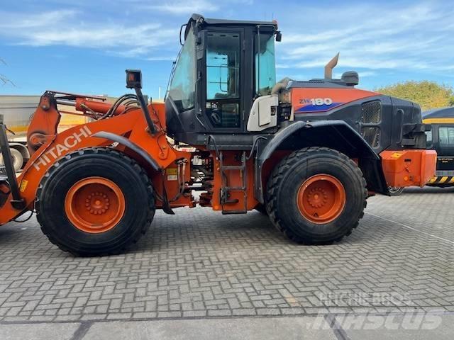Hitachi ZW 180-6 Колесни товарачи