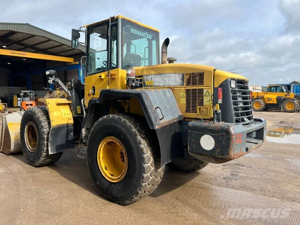 Komatsu WA 250-5H Колесни товарачи