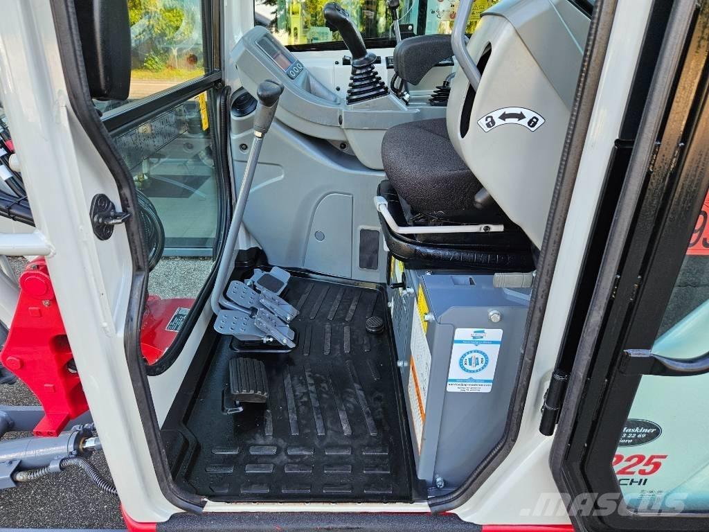 Takeuchi TB 225 Мини екскаватори < 7 т