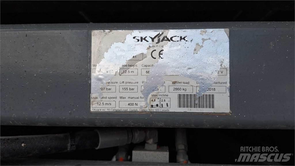 SkyJack 8841RT Ножични работни платформи