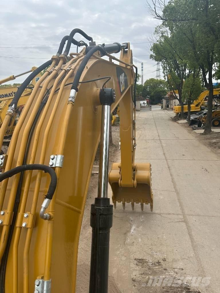 CAT CAT330D Средни екскаватори 7т - 12т