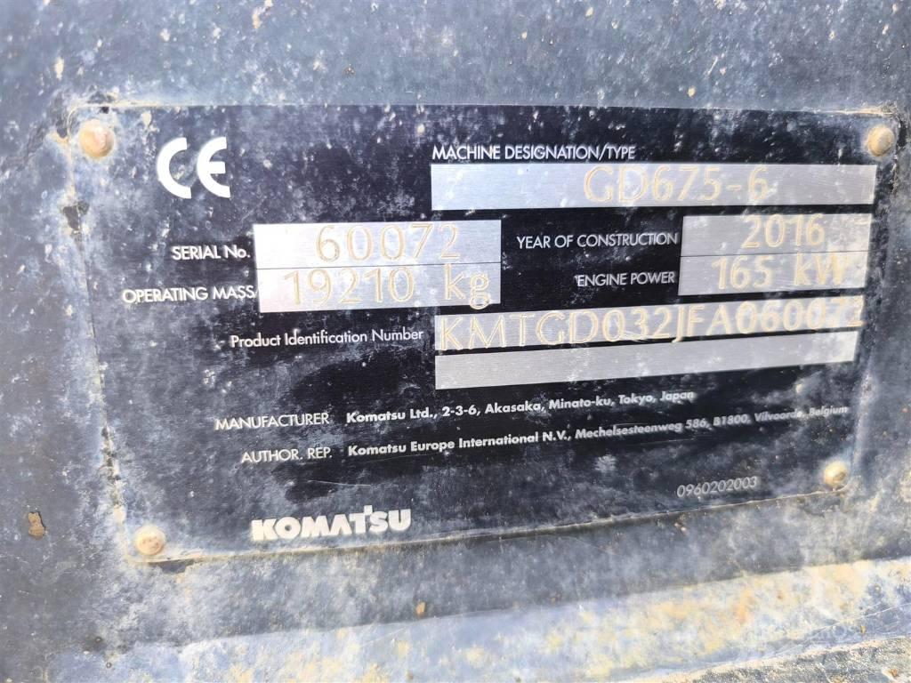 Komatsu GD 675-6 Грейдери