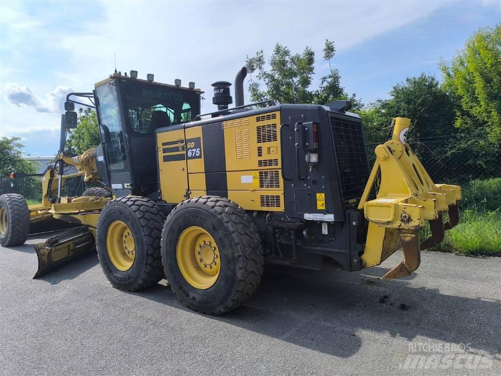 Komatsu GD 675-6 Грейдери