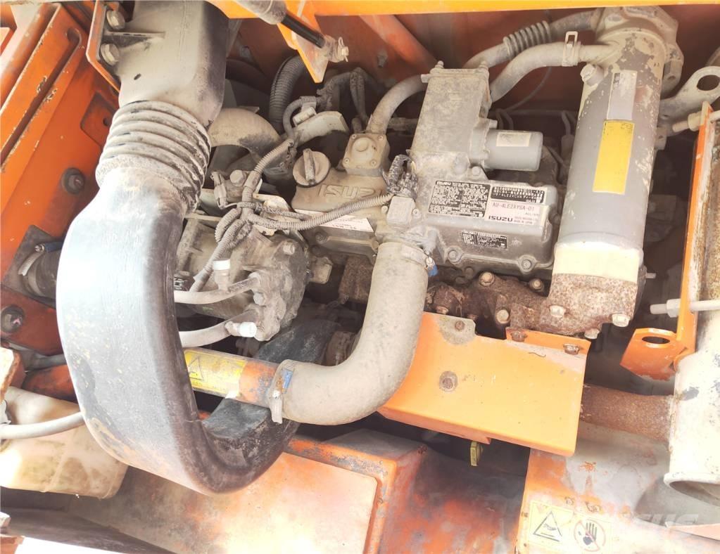 Hitachi ZX75US-3 Средни екскаватори 7т - 12т