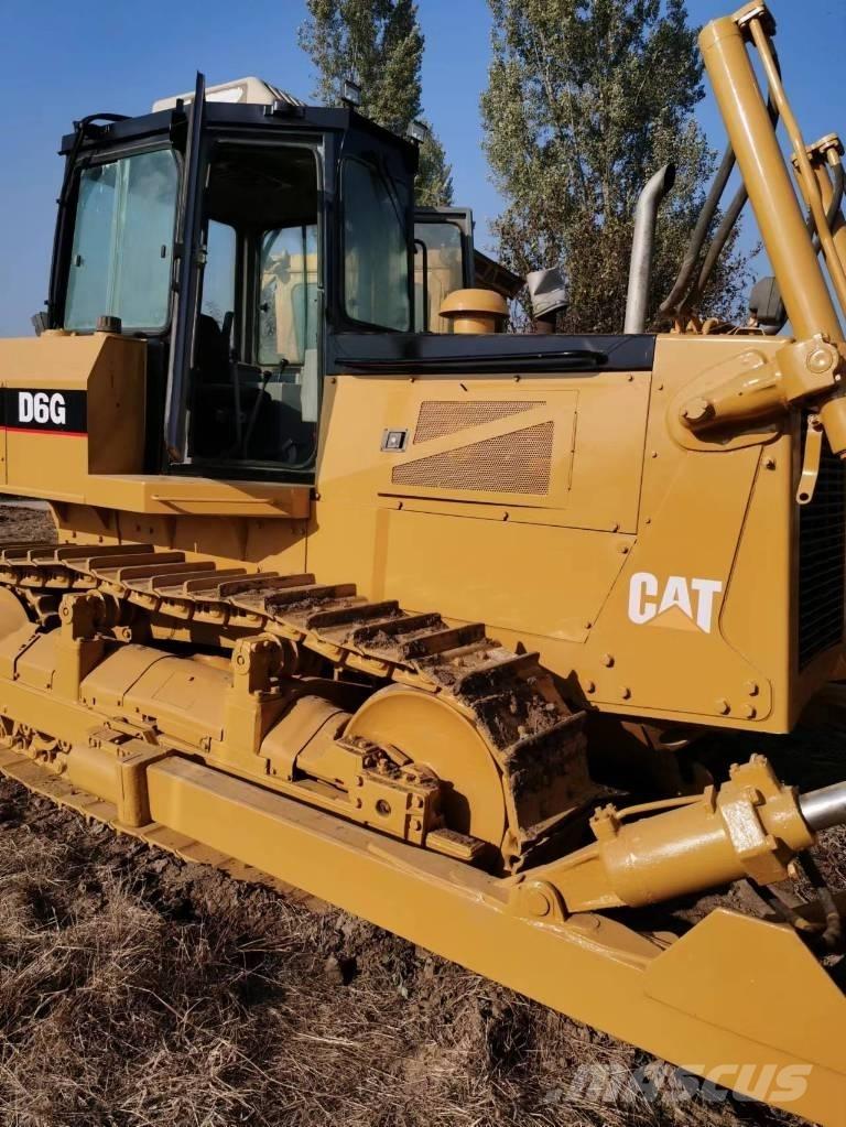CAT D 6 G Верижни булдозери
