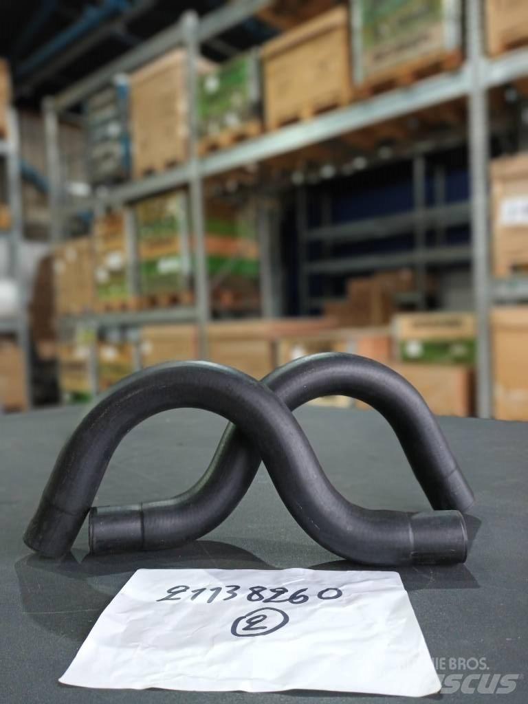 Volvo HOSE 21138260 Радиатори
