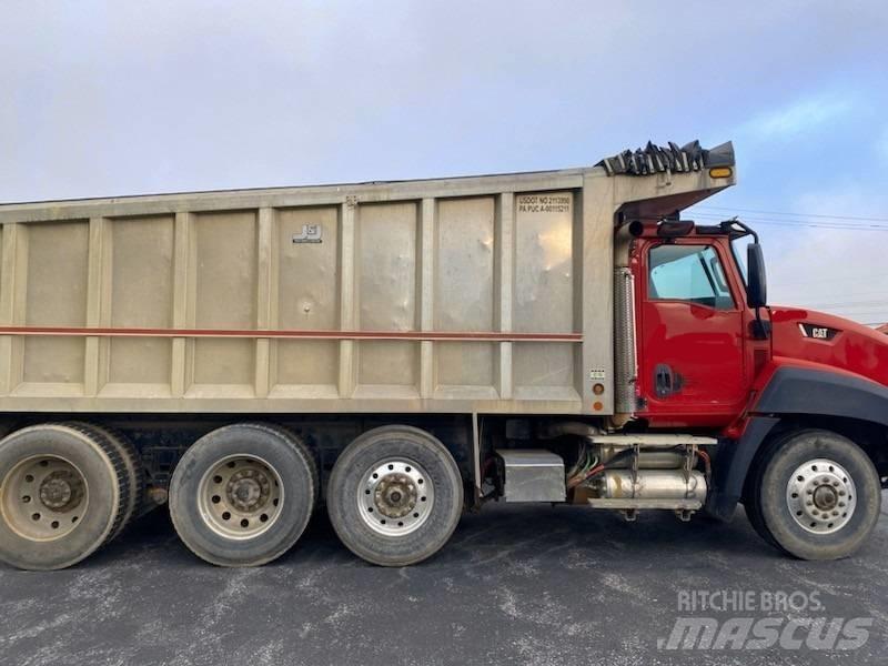 CAT CT 660 Самосвал