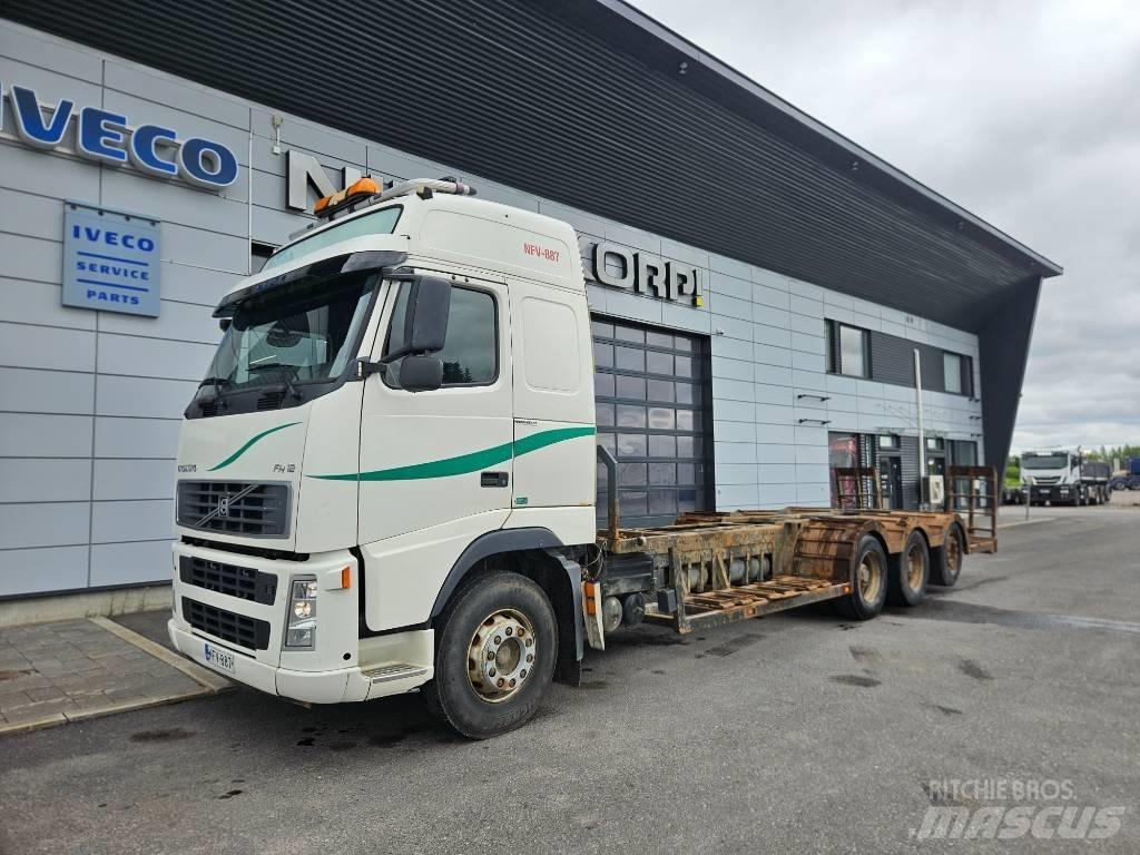 Volvo FH12 8x4 Камиони за превоз на горски машини
