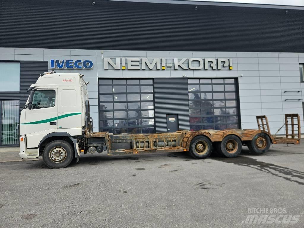 Volvo FH12 8x4 Камиони за превоз на горски машини
