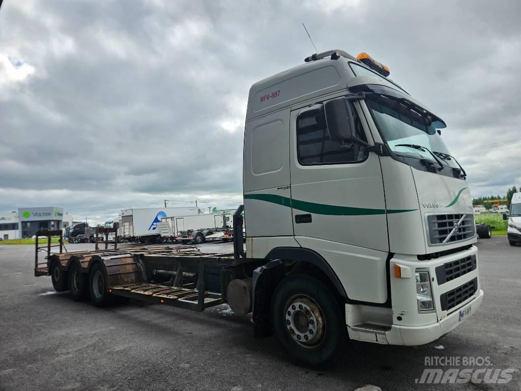 Volvo FH12 8x4 Камиони за превоз на горски машини

