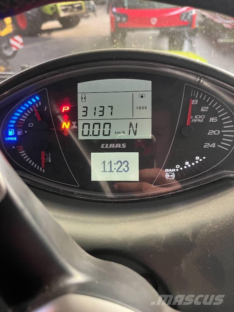 CLAAS AXION 960TT Трактори