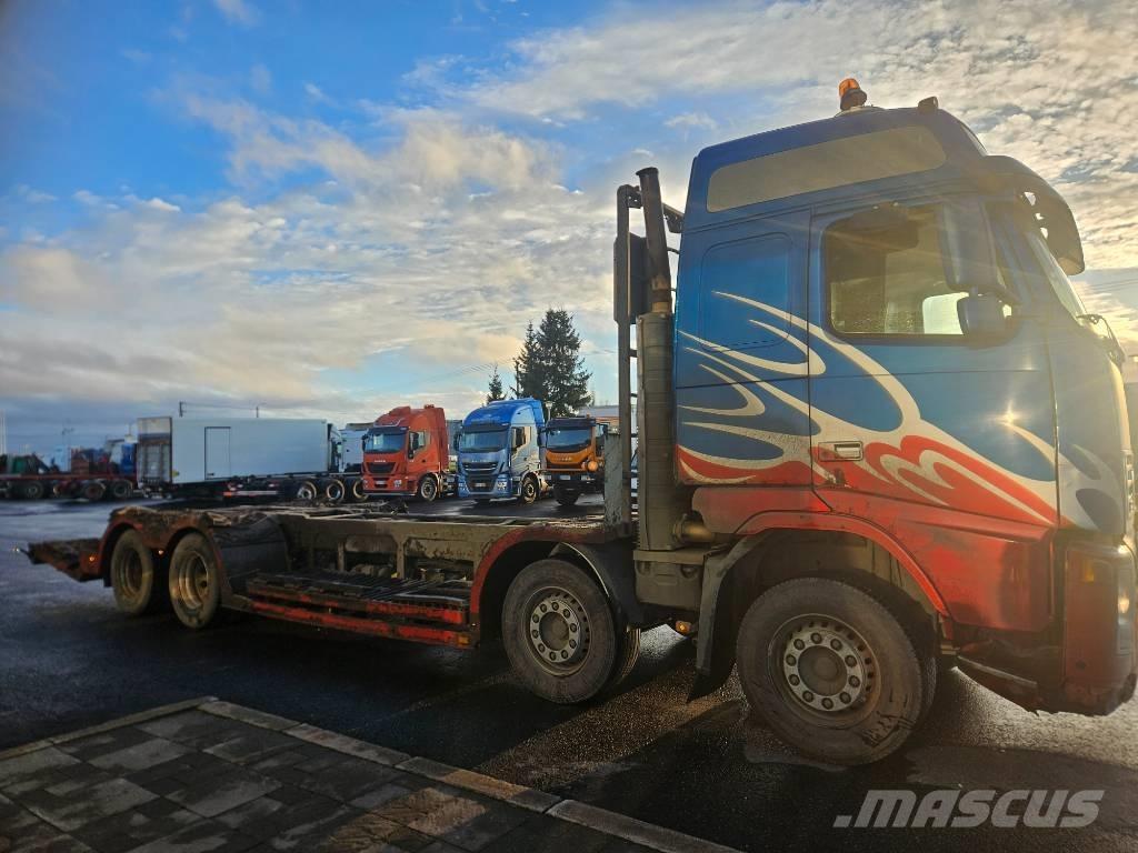 Volvo FH12 8x4 Камиони за превоз на горски машини
